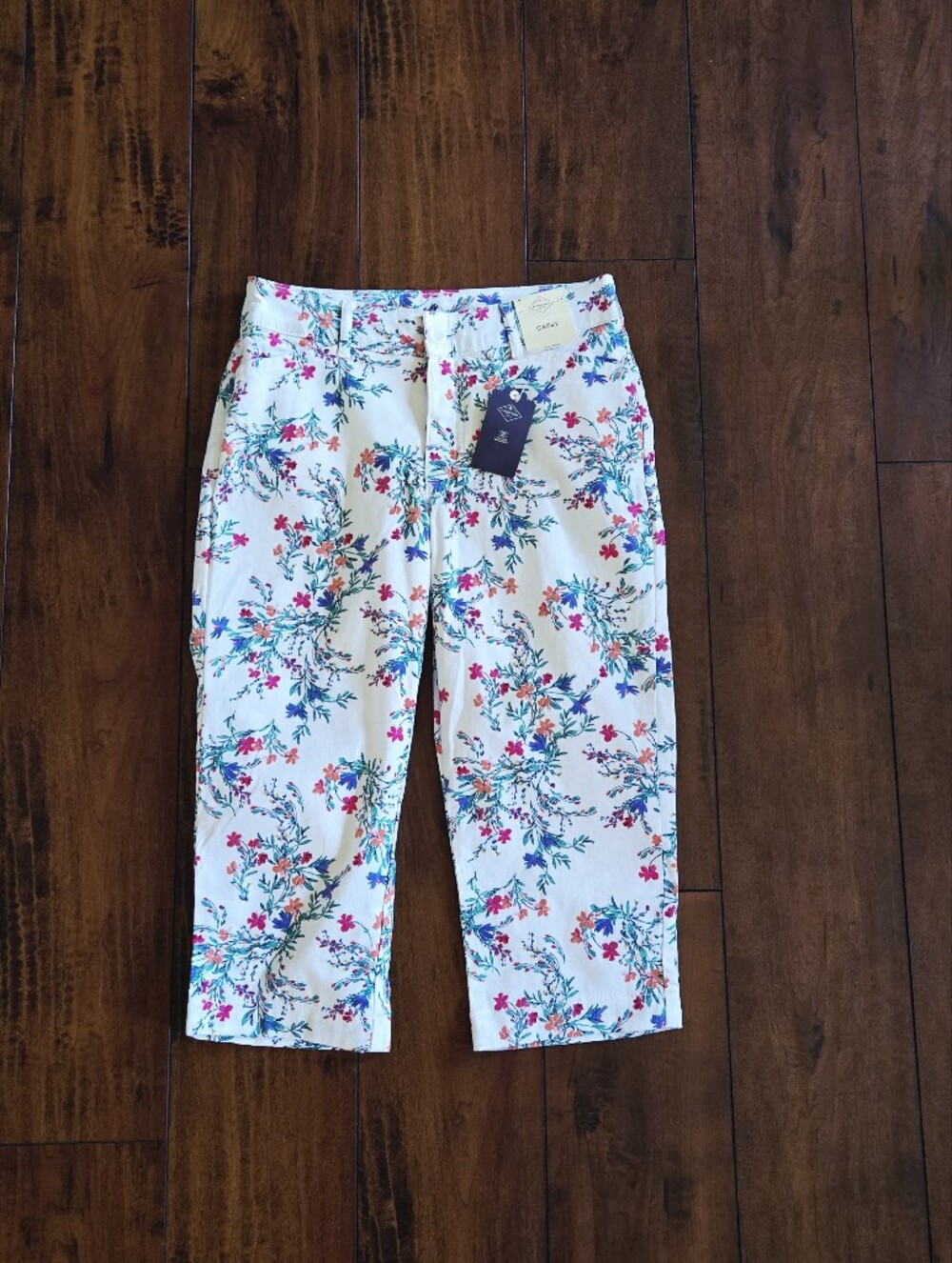 St Johns Bay Pants Women's White Floral Mid Rise Capri Secretly Slender Size 4 - Picture 2 of 10